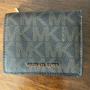 Great Michael Kors small wallet/ credit card case-brown